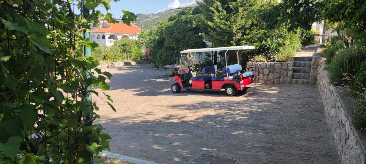 Resort Haus Toma Cesarica Buitenkant foto