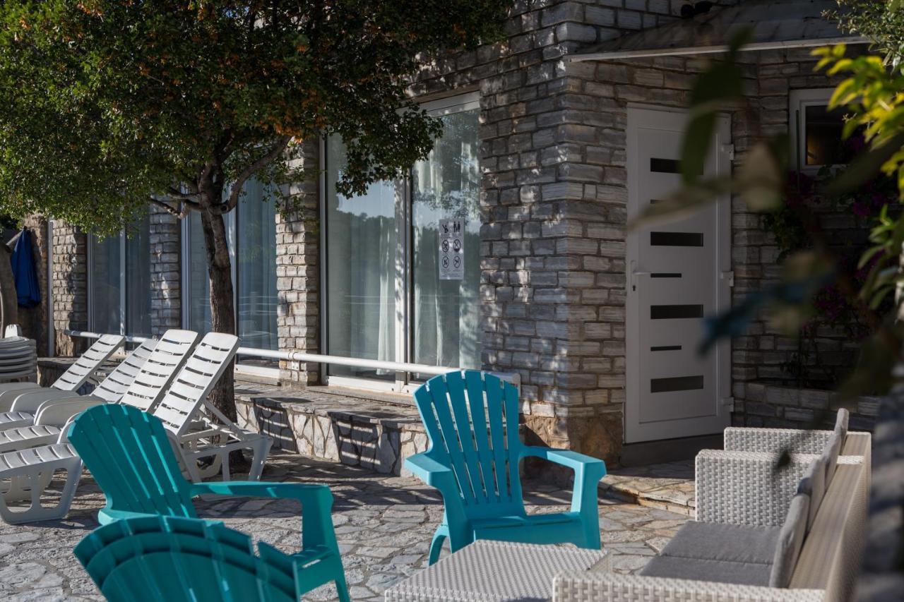 Resort Haus Toma Cesarica Buitenkant foto