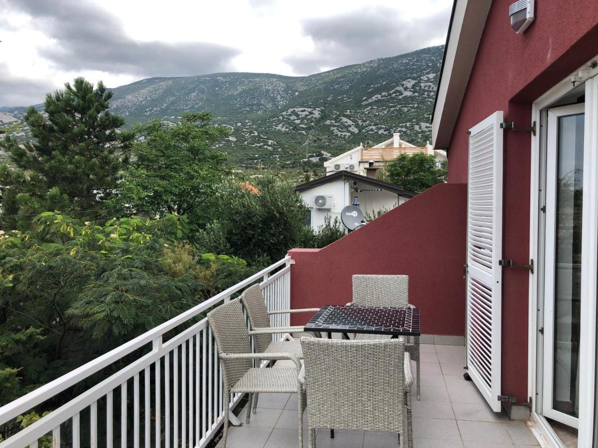 Resort Haus Toma Cesarica Buitenkant foto